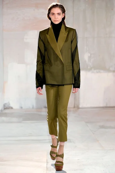 Look 14